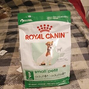 Small/Petit Adult 8+ Dry Dog Food - White & Green